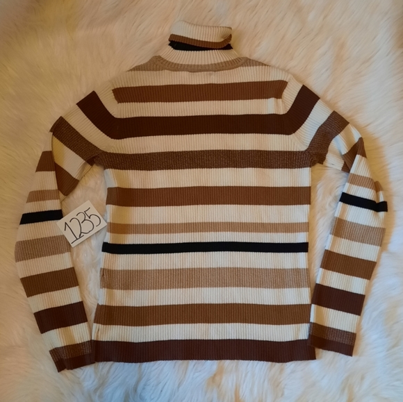 Emma James Turtle Neck Sweater - Picture 6 of 7